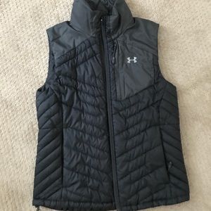 PACKABLE Black/gray lightly insulated vest